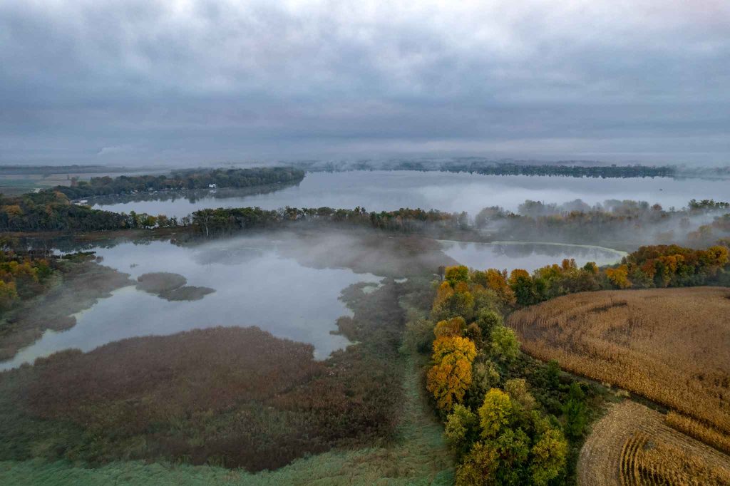 100521-misty-morning-roberds-lake