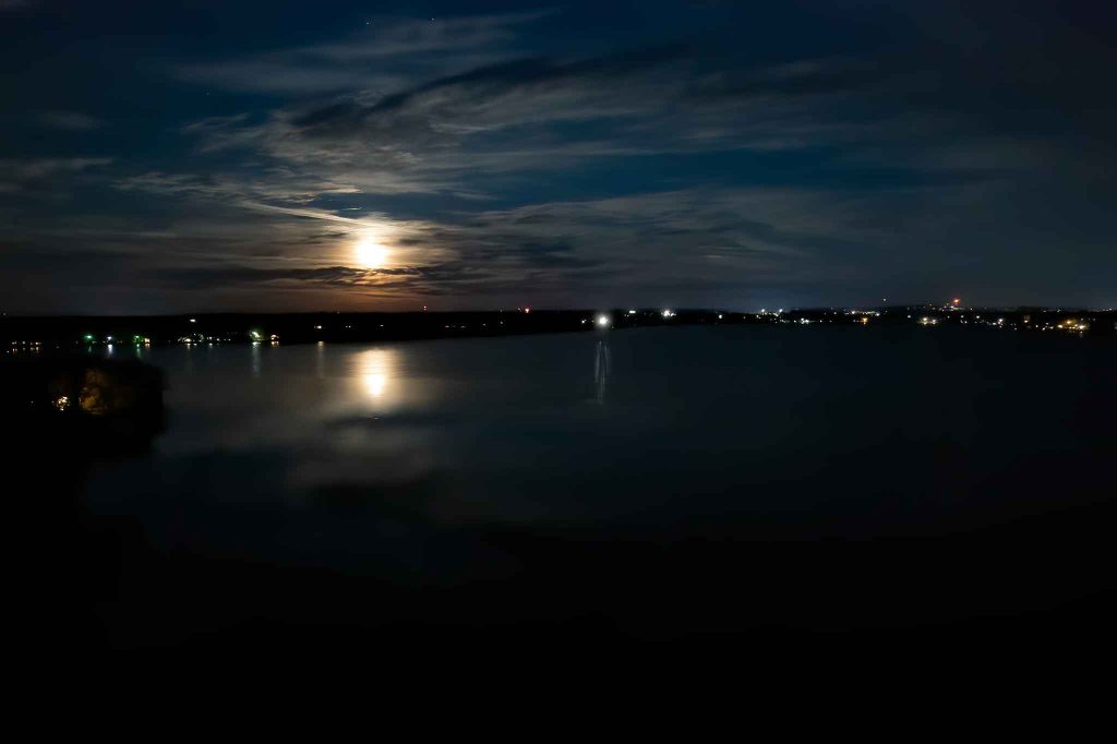 102121--full-moonroberds-lake-2